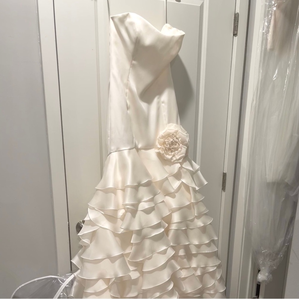 NWT Lazaro wedding gown - Never used - Picture 7 of 17